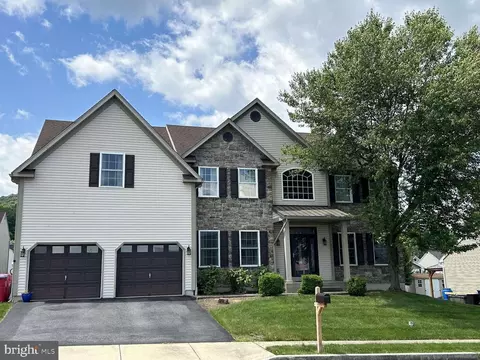 207 S Arthur Dr, Sinking Spring, PA 19608