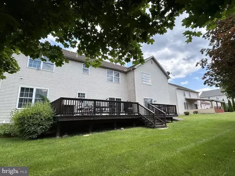 207 S Arthur Dr, Sinking Spring, PA 19608 photo 3