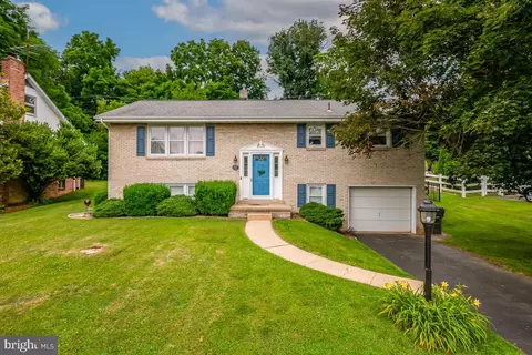 11 Craig Dr, Reading, PA 19606