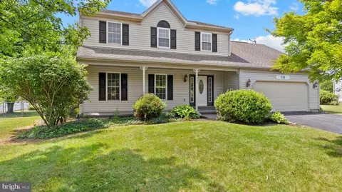 305 Penns Ln, Douglassville, PA 19518