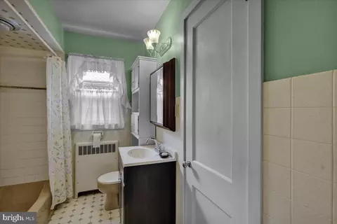 Bath - 116 Newkirk Ave, Reading, PA 19607 photo 1 of 4
