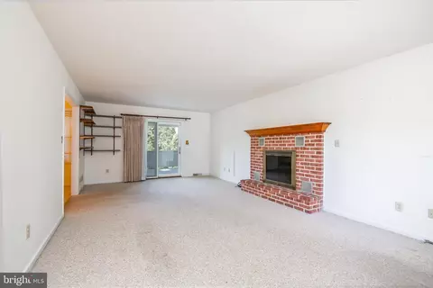 Living - 2 Fox Ct, Reading, PA 19607 photo 4 of 6