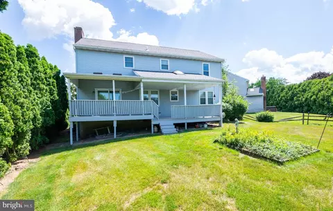 Exterior - 2 Fox Ct, Reading, PA 19607 photo 3 of 7