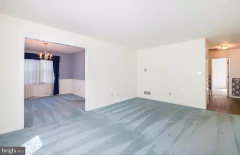 Living - 2 Fox Ct, Reading, PA 19607 photo 2 of 6