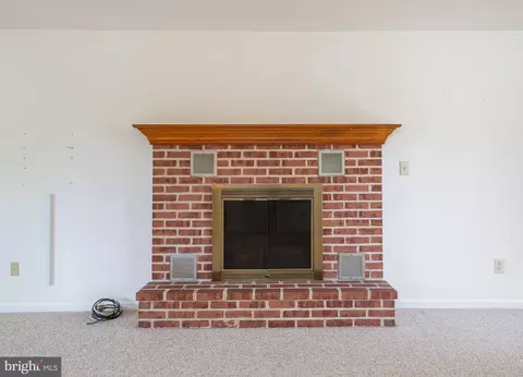 Living - 2 Fox Ct, Reading, PA 19607 photo 6 of 6