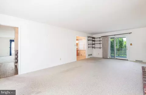Living - 2 Fox Ct, Reading, PA 19607 photo 5 of 6