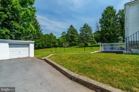 Exterior - 941 High Blvd, Reading, PA 19607 photo 8 of 9