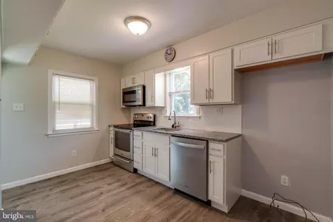 Entry Way - 941 High Blvd, Reading, PA 19607 photo 1 of 4