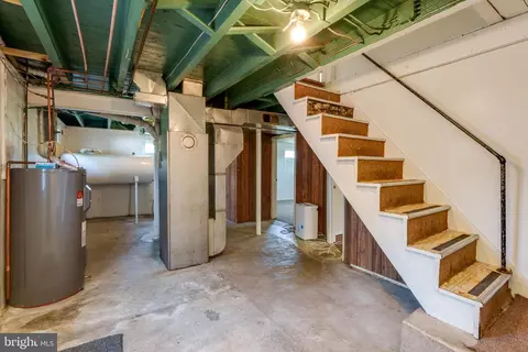 Entry Way - 941 High Blvd, Reading, PA 19607 photo 4 of 4