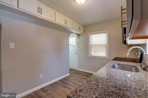 Entry Way - 941 High Blvd, Reading, PA 19607 photo 2 of 4