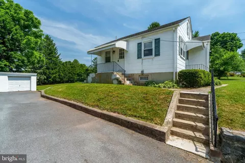 Exterior - 941 High Blvd, Reading, PA 19607 photo 7 of 9