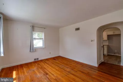 Living - 941 High Blvd, Reading, PA 19607 photo 1 of 1