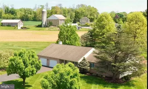 8 Berry Cir, Mertztown, PA 19539