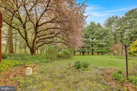 Exterior - 31 Devon Dr, Reading, PA 19606 photo 6 of 10