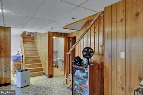 Entry Way - 31 Devon Dr, Reading, PA 19606 photo 5 of 7