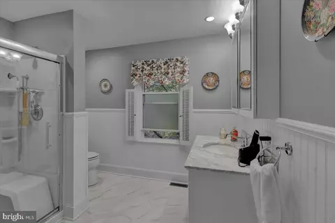 Bath - 31 Devon Dr, Reading, PA 19606 photo 2 of 4