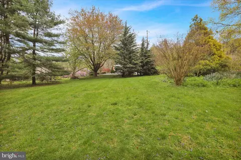 Exterior - 31 Devon Dr, Reading, PA 19606 photo 8 of 10