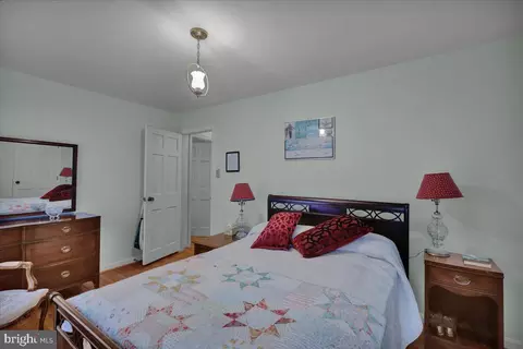 Bedroom - 31 Devon Dr, Reading, PA 19606 photo 4 of 6