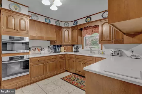 Kitchen - 31 Devon Dr, Reading, PA 19606 photo 2 of 3