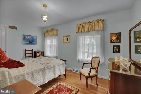 Bedroom - 31 Devon Dr, Reading, PA 19606 photo 3 of 6