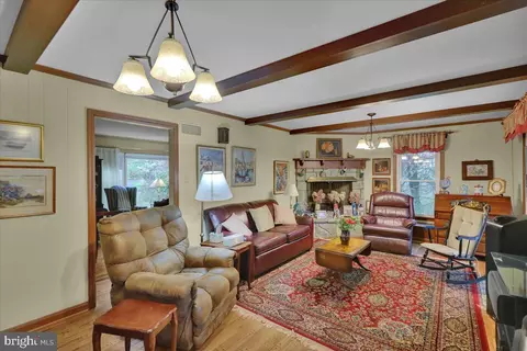 Living - 31 Devon Dr, Reading, PA 19606 photo 4 of 5