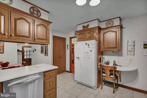 Entry Way - 31 Devon Dr, Reading, PA 19606 photo 3 of 7
