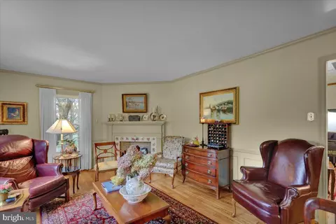 Living - 31 Devon Dr, Reading, PA 19606 photo 3 of 5