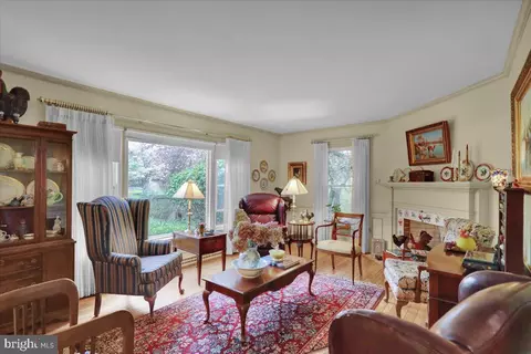 Living - 31 Devon Dr, Reading, PA 19606 photo 1 of 5