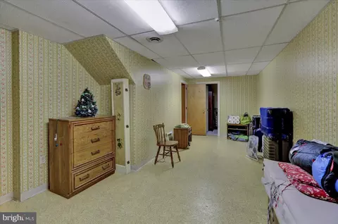 Entry Way - 31 Devon Dr, Reading, PA 19606 photo 6 of 7