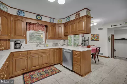 Kitchen - 31 Devon Dr, Reading, PA 19606 photo 3 of 3