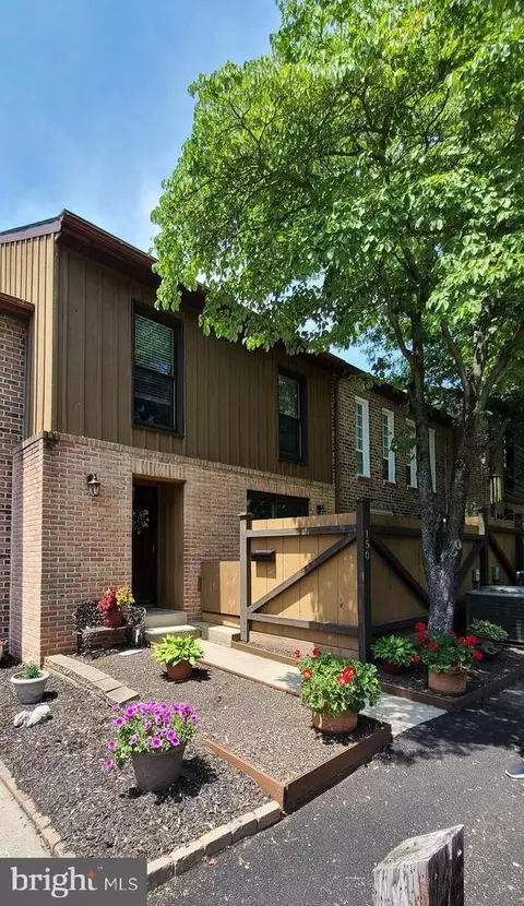 Exterior - 150 Merion Ln, Reading, PA 19607 photo 2 of 10