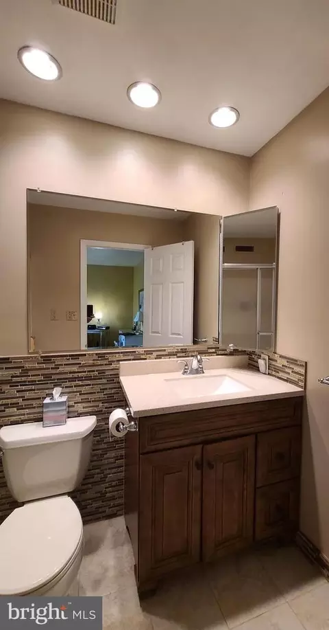 Bath - 150 Merion Ln, Reading, PA 19607 photo 1 of 1