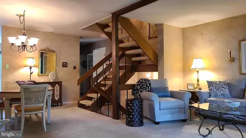 Entry Way - 150 Merion Ln, Reading, PA 19607 photo 3 of 4