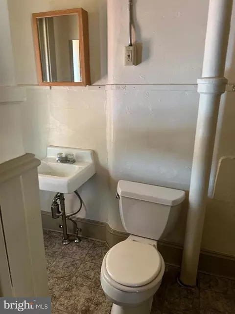 Bath - 347 S 5th St, Reading, PA 19602 photo 1 of 2
