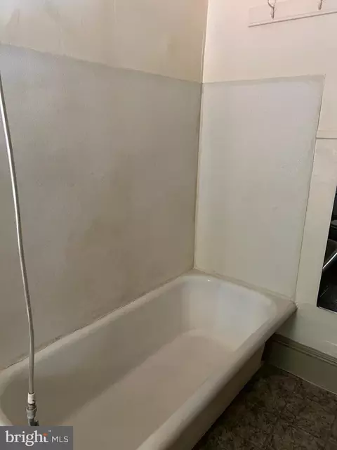 Bath - 347 S 5th St, Reading, PA 19602 photo 2 of 2