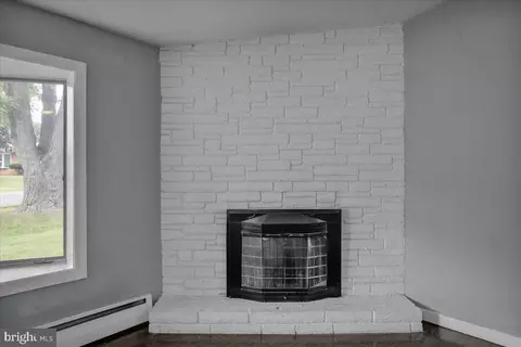 Living - 104 Oberlin Ave, Reading, PA 19608 photo 3 of 8