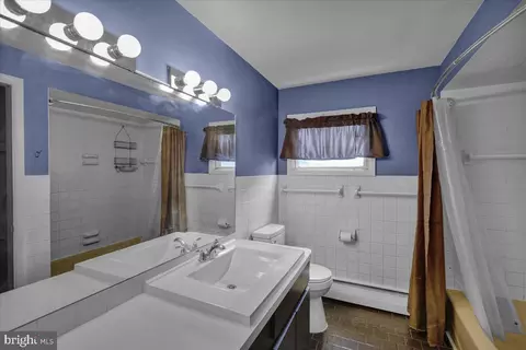 Bath - 104 Oberlin Ave, Reading, PA 19608 photo 3 of 3