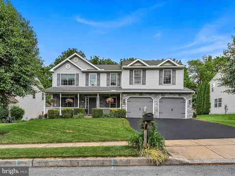 414 Mountain Blvd, Wernersville, PA 19565