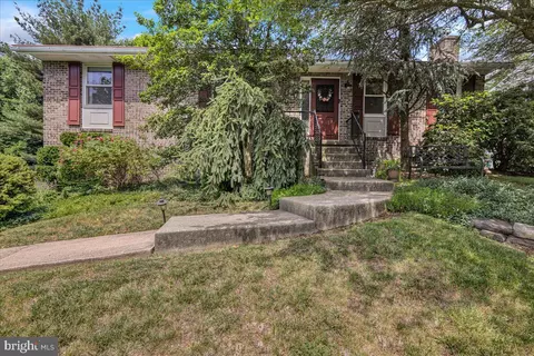5 Lori Ct, Reading, PA 19606