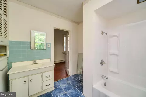 Bath - 643 Main St, Oley, PA 19547 photo 4 of 6