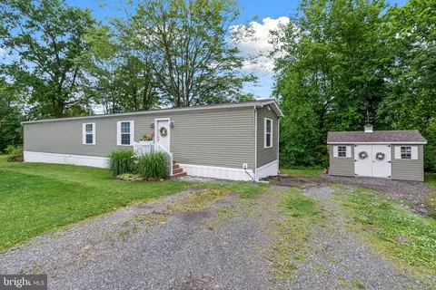 53 Mountain Scene Dr, Hereford, PA 18056