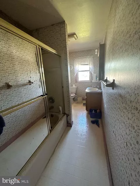 Bath - 413 N Brobst St, Reading, PA 19607 photo 1 of 2