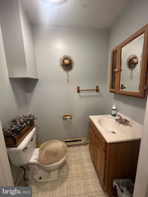 Bath - 413 N Brobst St, Reading, PA 19607 photo 2 of 2