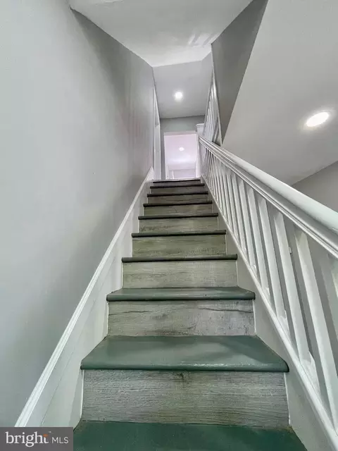 Entry Way - 20 Arlington St, Reading, PA 19611 photo 4 of 6