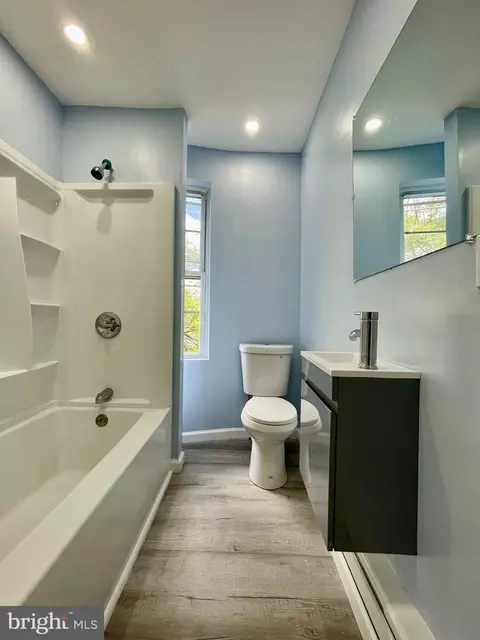 Bath - 20 Arlington St, Reading, PA 19611 photo 3 of 3