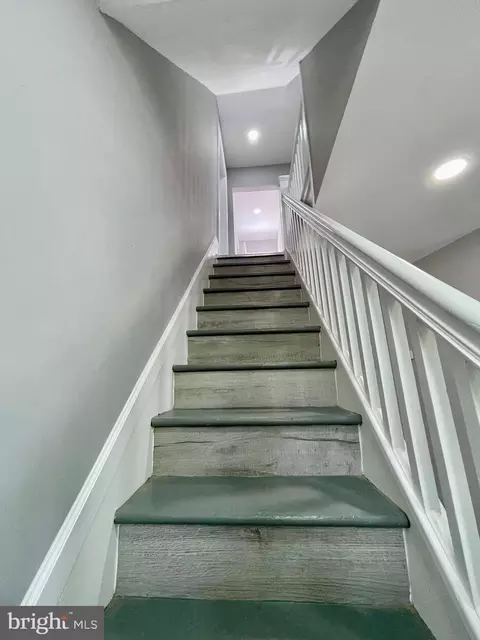 Entry Way - 20 Arlington St, Reading, PA 19611 photo 5 of 6