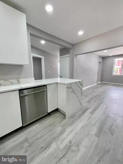 Entry Way - 20 Arlington St, Reading, PA 19611 photo 1 of 6