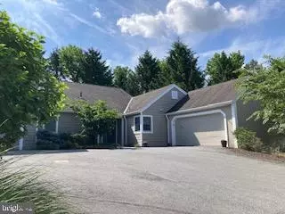 1976 Meadow Ln, Wyomissing, PA 19610