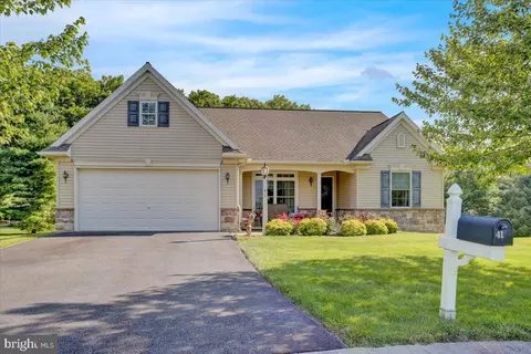 41 Freesia Ct, Womelsdorf, PA 19567