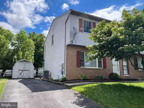 209 Hickory Dr, Fleetwood, PA 19522